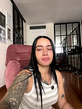 EmmyEvans1 online show from 09/29/25, 07:41