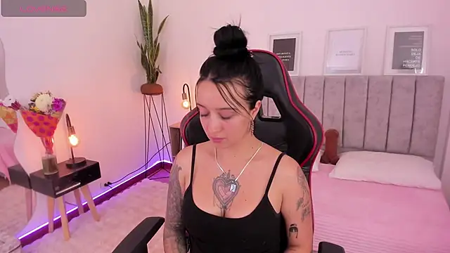 EmmyEvans1 online show from 03/17/25, 07:37