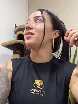 EmmyEvans1 online show from 12/16/25, 05:39