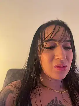 EmmyEvans1 online show from 05/15/26, 07:45