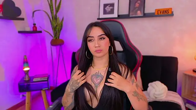 EmmyEvans1 online show from 02/04/26, 07:42