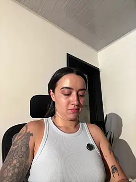 EmmyEvans1 online show from 10/13/25, 07:37