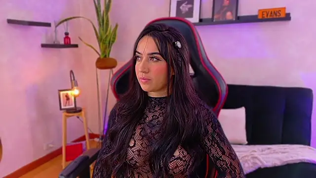 EmmyEvans1 online show from 02/18/26, 07:32