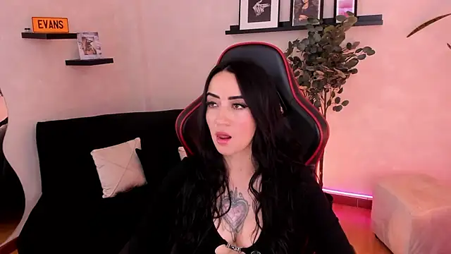 EmmyEvans1 online show from 11/10/25, 07:41