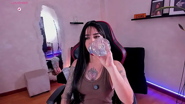 EmmyEvans1 online show from 01/06/26, 07:40