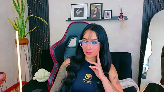 EmmyEvans1 online show from 05/12/26, 07:53