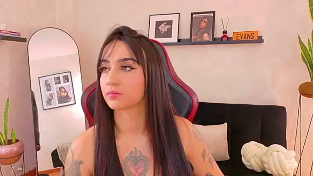 EmmyEvans1 online show from 02/26/26, 07:25