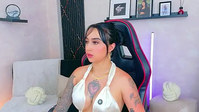 EmmyEvans1 online show from 06/01/26, 07:46