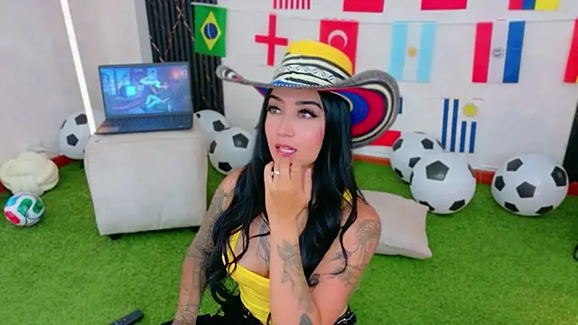 EmmyEvans1 online show from 06/17/26, 07:24