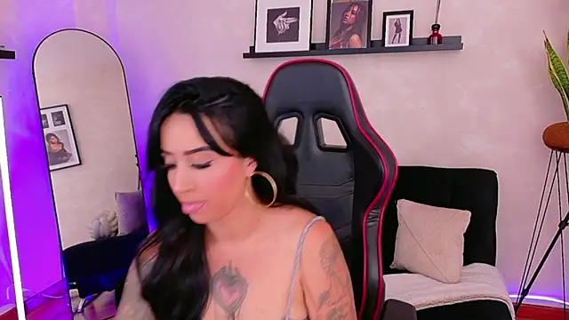 EmmyEvans1 online show from 04/07/26, 07:37