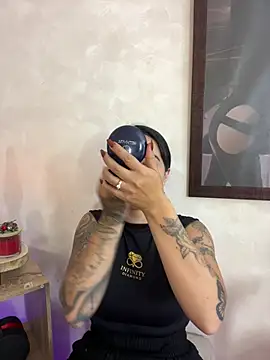 EmmyEvans1 online show from 02/14/26, 07:58