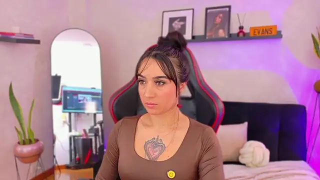 EmmyEvans1 online show from 02/23/26, 07:36