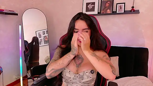 EmmyEvans1 online show from 04/01/26, 07:33