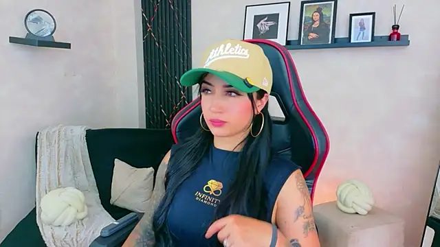 EmmyEvans1 online show from 05/26/26, 07:45