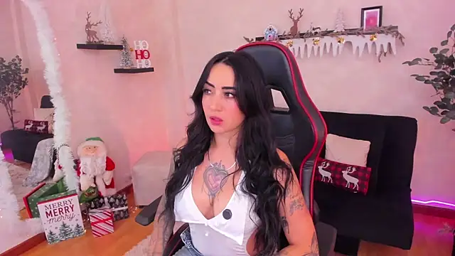 EmmyEvans1 online show from 11/18/25, 07:39