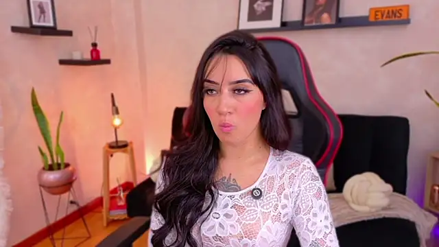 EmmyEvans1 online show from 02/17/26, 07:44