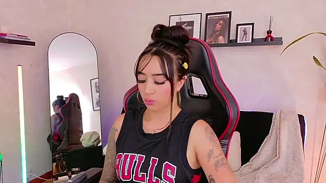 EmmyEvans1 online show from 04/03/26, 07:31