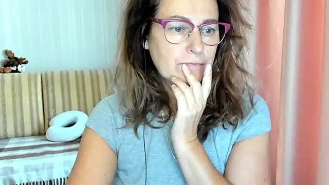 lauraoven online show from 10/19/25, 12:52