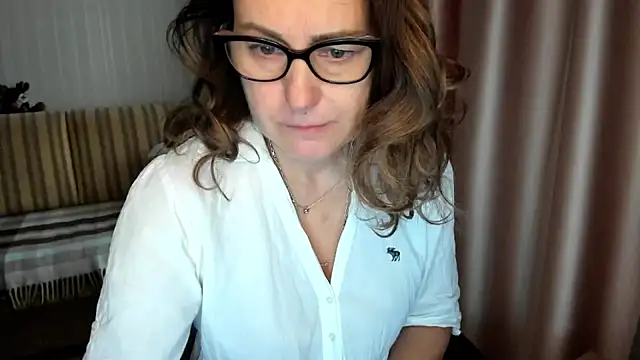 lauraoven online show from 12/15/25, 10:32