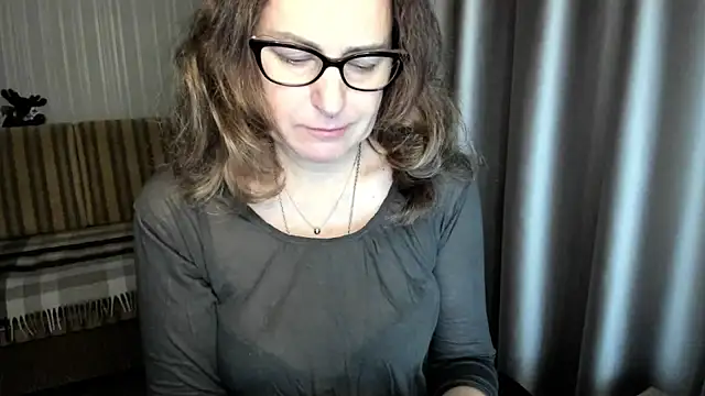 lauraoven online show from 12/16/25, 07:12