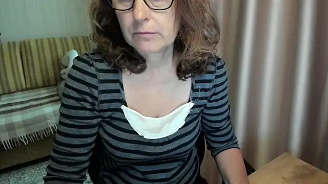 lauraoven online show from 06/18/26, 10:42
