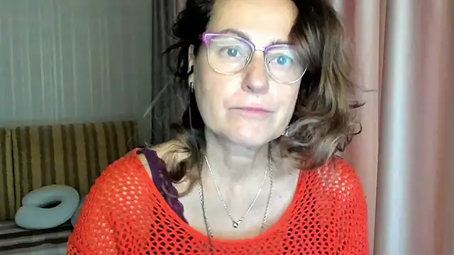 lauraoven online show from 10/15/25, 06:54