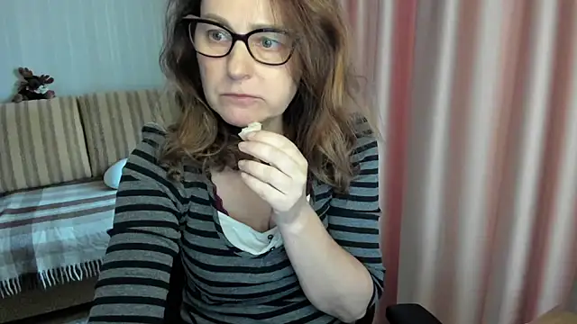 lauraoven online show from 03/10/26, 02:43