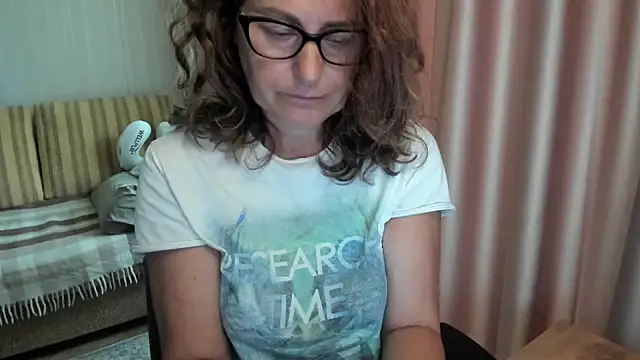 lauraoven online show from 07/14/26, 08:52