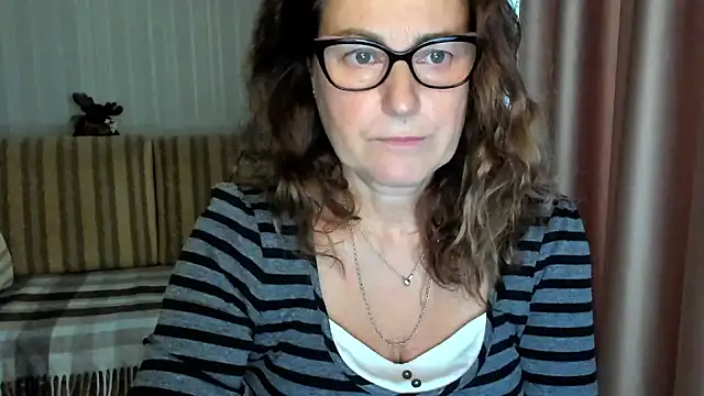 lauraoven online show from 10/25/25, 09:08