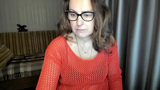 lauraoven online show from 12/22/25, 07:08