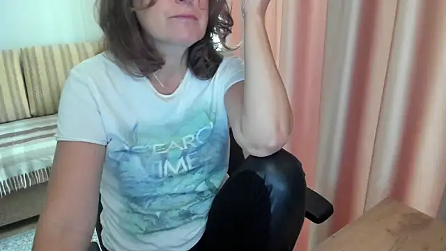 lauraoven online show from 07/15/26, 06:42