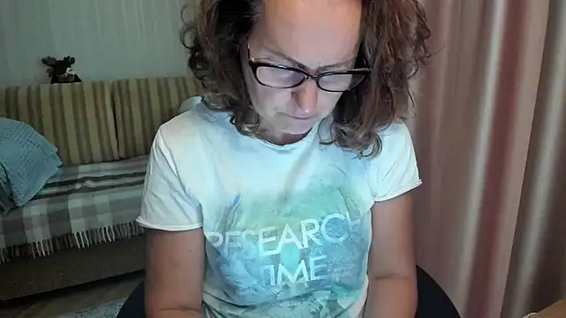 lauraoven online show from 08/06/26, 03:40