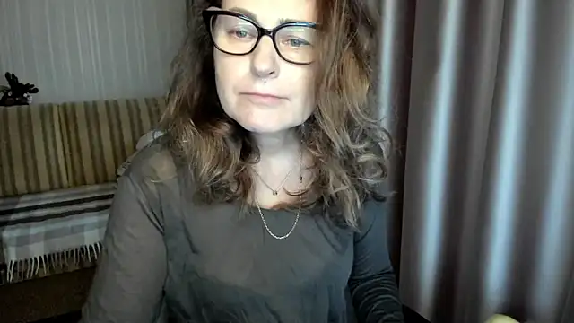 lauraoven online show from 12/17/25, 07:35