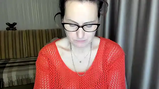 lauraoven online show from 03/05/25, 05:50