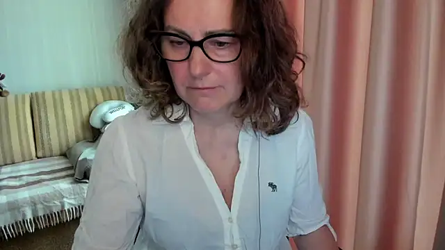 lauraoven online show from 05/17/26, 07:41