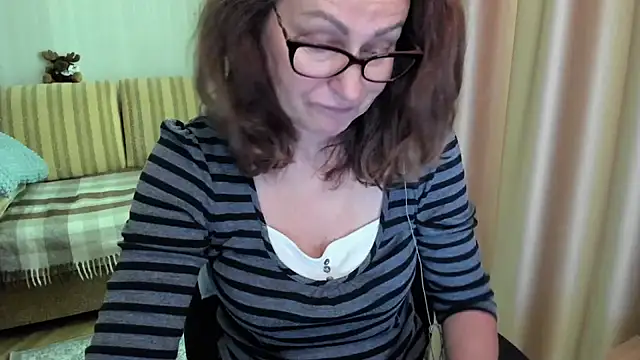 lauraoven online show from 06/19/26, 08:20