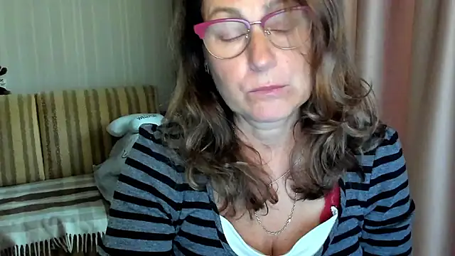 lauraoven online show from 10/02/25, 09:12