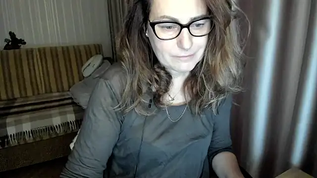 lauraoven online show from 12/18/25, 07:57