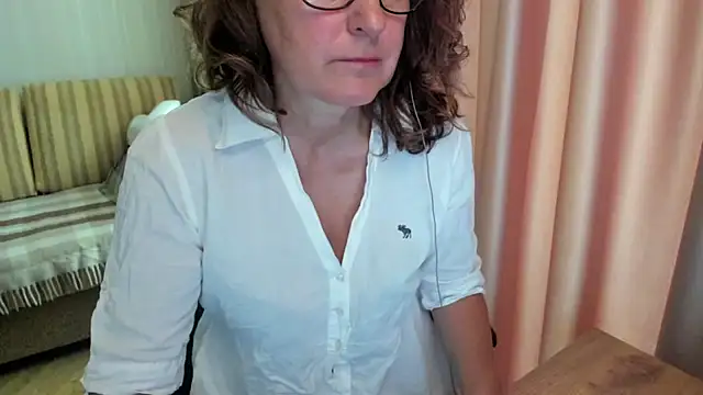 lauraoven online show from 07/17/26, 07:16