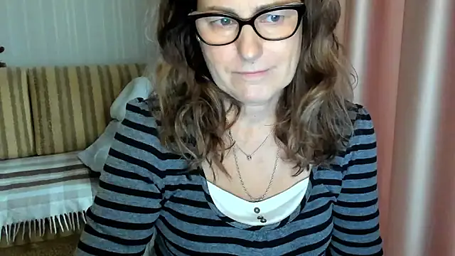 lauraoven online show from 10/29/25, 08:13