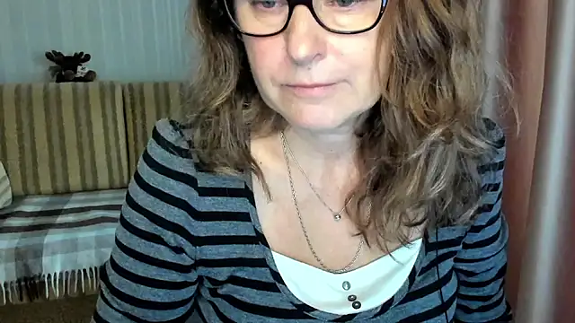 lauraoven online show from 10/26/25, 08:37