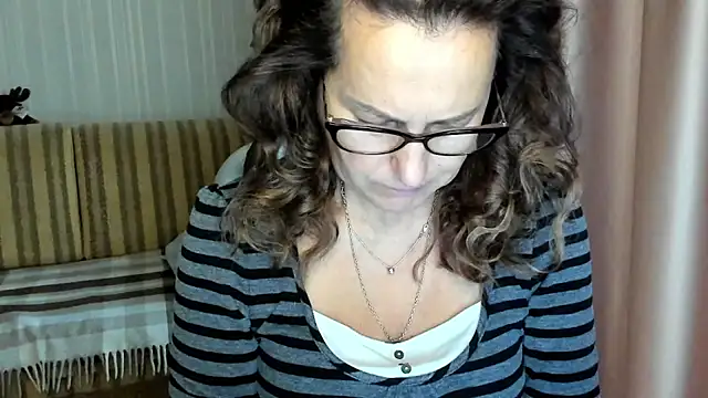 lauraoven online show from 10/24/25, 07:29