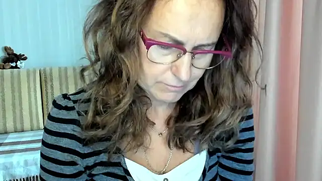 lauraoven online show from 10/21/25, 10:25