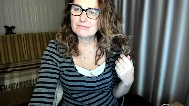 lauraoven online show from 11/23/25, 04:39