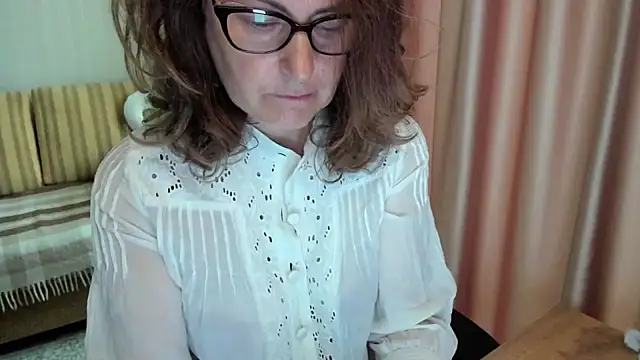 lauraoven online show from 07/10/26, 06:46