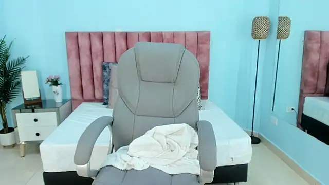 tati saldarriaga online show from 02/11/26, 04:18