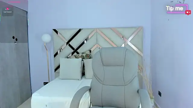 tati saldarriaga online show from 11/19/25, 07:58