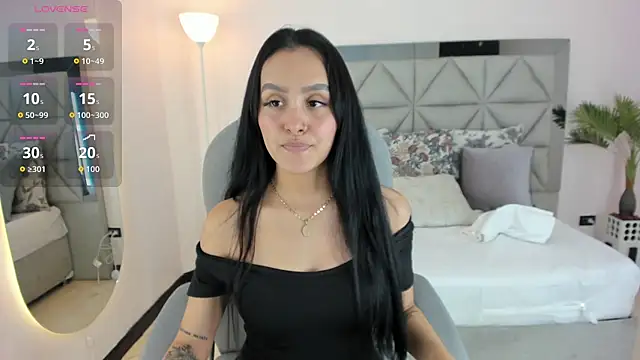 tati saldarriaga online show from 11/24/25, 08:42