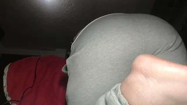 Snapshot of prettyangelsquirt chatting on 10/31/25, 11:44 prettyangelsquirt online show from 10/31/25, 11:44