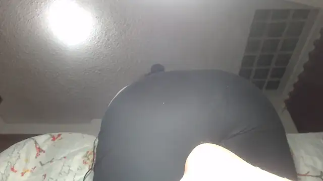 Snapshot of prettyangelsquirt chatting on 10/30/25, 10:28 prettyangelsquirt online show from 10/30/25, 10:28